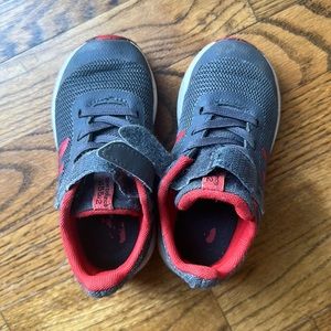 Little Boys New Balance 455v2 in Gray & Red, size 9